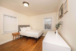 2 bedrooms, iron/ironing board, WiFi, bed sheets - Kenwood Keys 1 – Cozy Stay for 6 (Cincinnati)