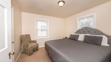 2 bedrooms, iron/ironing board, internet, bed sheets