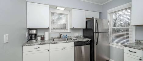 Fridge, microwave, stovetop, dishwasher