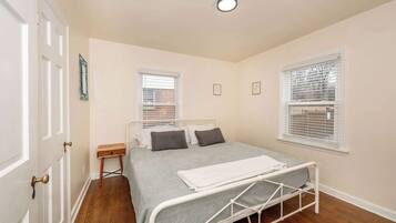 5 slaapkamers, een strijkplank/strijkijzer, wifi, beddengoed
