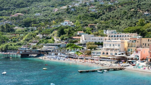 A coastal town with a pier, beach, and buildings. - Lucia Cottage BB (Massa Lubrense)