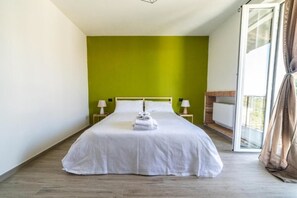 1 bedroom, travel cot, free WiFi, bed sheets