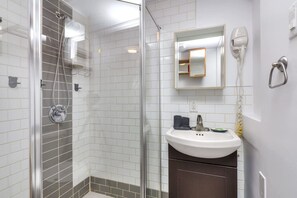 Douche, séchoir à cheveux