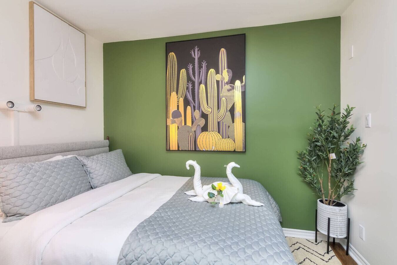 2 habitaciones, escritorio, tabla de planchar con plancha y wifi 