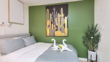 2 habitaciones, escritorio, tabla de planchar con plancha y wifi