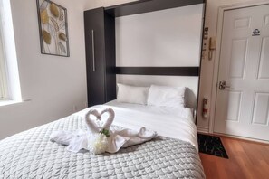 1 bedroom, desk, iron/ironing board, WiFi