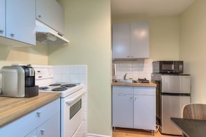 Fridge, oven, stovetop, toaster
