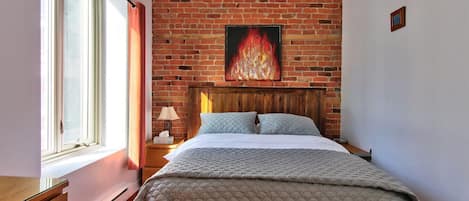 1 bedroom, desk, iron/ironing board, WiFi