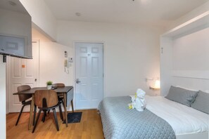 1 Schlafzimmer, Schreibtisch, Bügeleisen/Bügelbrett, WLAN