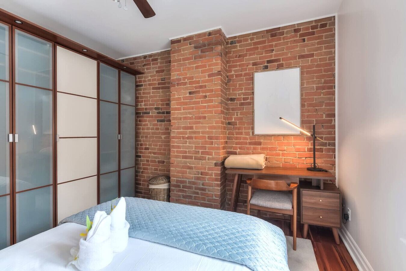 2 chambres, fer et planche à repasser, Wi-Fi, draps fournis