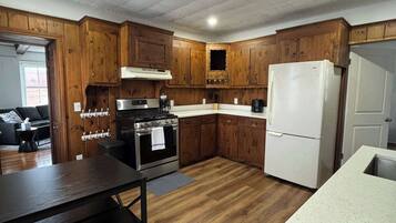 冰箱、微波炉、烤箱、炉灶