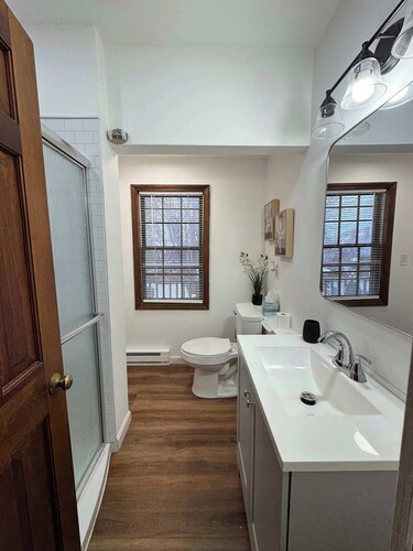 Central Salem Retreat 2bd W/ parking