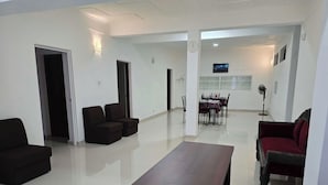 Quarto, 1 quarto, acessível, para fumantes | Sala de estar