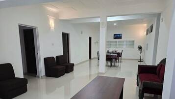 Room, 1 Bedroom, Accessible, Smoking | Living room