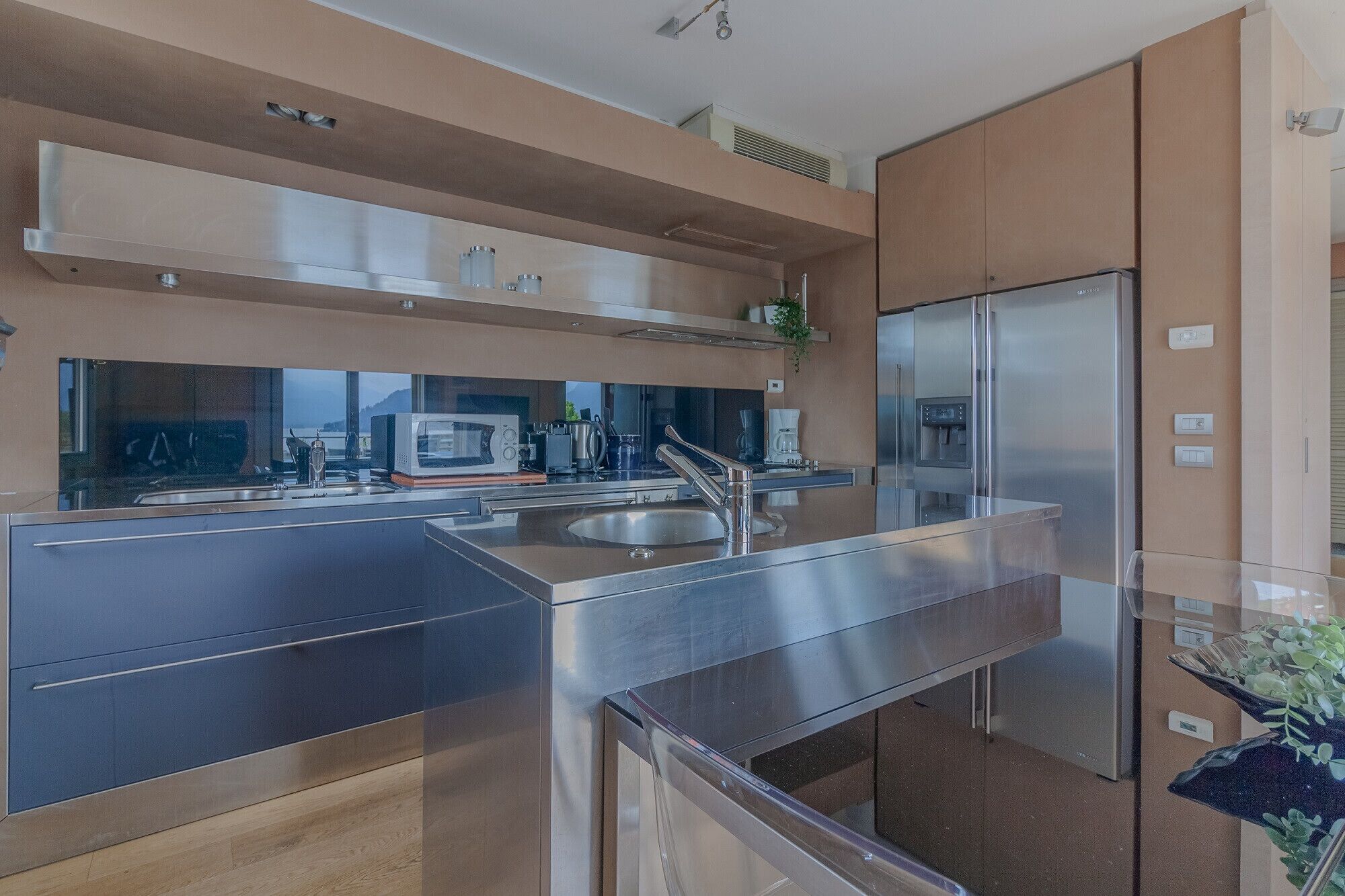 Kühlschrank, Mikrowelle, Ofen, Geschirrspüler