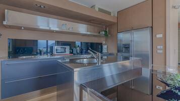 KĂŒhlschrank, Mikrowelle, Ofen, GeschirrspĂŒler