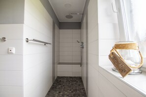 Shower - Vacation home beach oasis at the lake (Aurich-Tannenhausen)