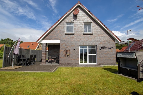 Unser Ferienhaus (Gartenseite)