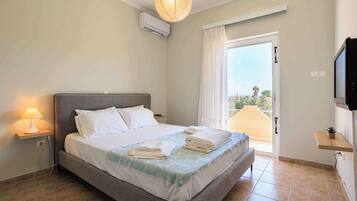 3 habitaciones, tabla de planchar con plancha, wifi y ropa de cama