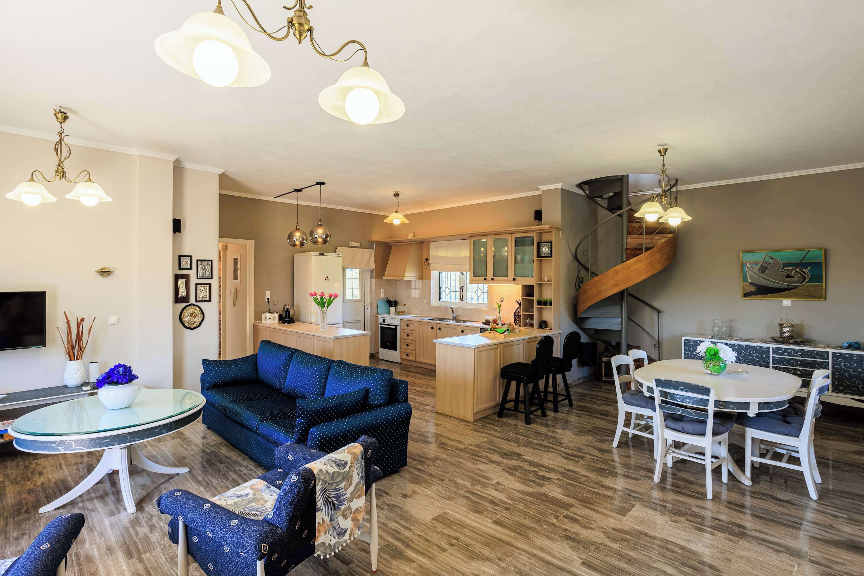 Televisión y chimenea 