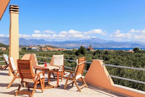 Outdoor dining - GrandVillle Cottage Escape, w/ Breathtaking Views (Galataki)