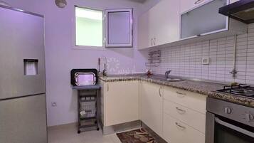 Apartment, 2 Bedrooms, Accessible, Smoking | Interior