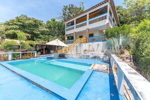 Villa | Pool | Outdoor pool, pool umbrellas - Casa em Catuama-PE-SH101M (Goiana)