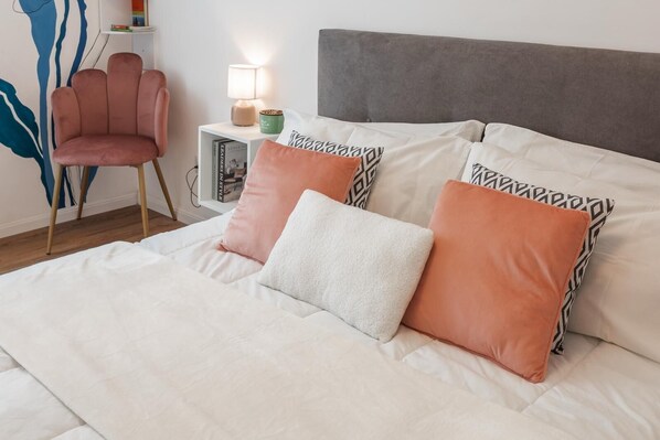 2 bedrooms, in-room safe, desk, iron/ironing board