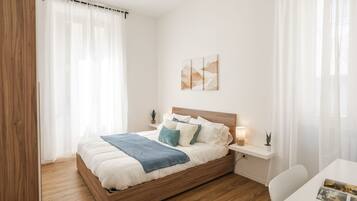 2 bedrooms, in-room safe, desk, iron/ironing board