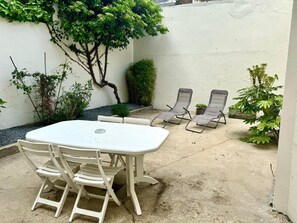 Outdoor dining - La Petite Boulonnaise - near Nausicaa (Boulogne-sur-Mer)