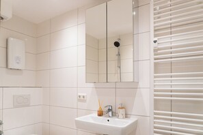 Hair dryer, towels, soap, toilet paper - Cozy apartment+kitchen+Netflix (Essen)
