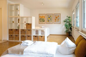 1 slaapkamer, een strijkplank/strijkijzer, wifi, beddengoed