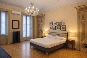 Classic Condo, Balcony, City View