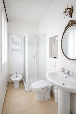 Classic Condo, Balcony, City View | Bathroom | Free toiletries, soap, shampoo, toilet paper