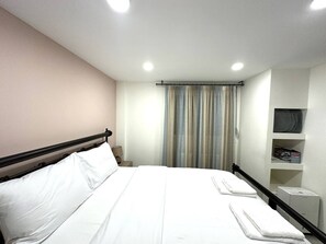 2 bedrooms, iron/ironing board, WiFi, bed sheets