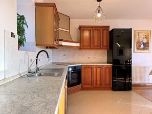 Køleskab, ovn, opvaskemaskine