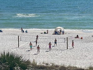 On the beach - Summit 503 - King Bed - Tiki Bar & Restaurant (Panama City Beach)