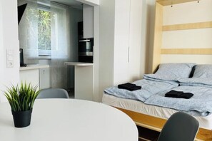 Desk, iron/ironing board, WiFi, bed sheets