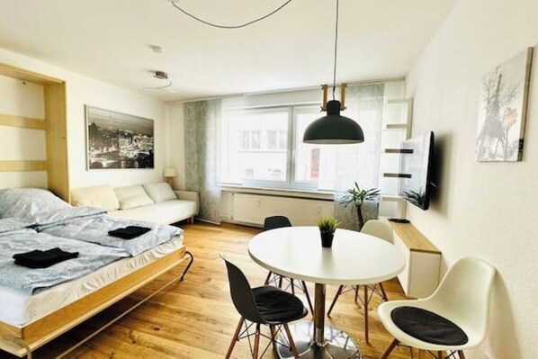 Iron/ironing board, WiFi, bed sheets