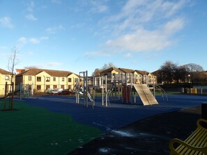 Children’s area - Lovely 3 bedroom apartment with private garden (Edinburgh)