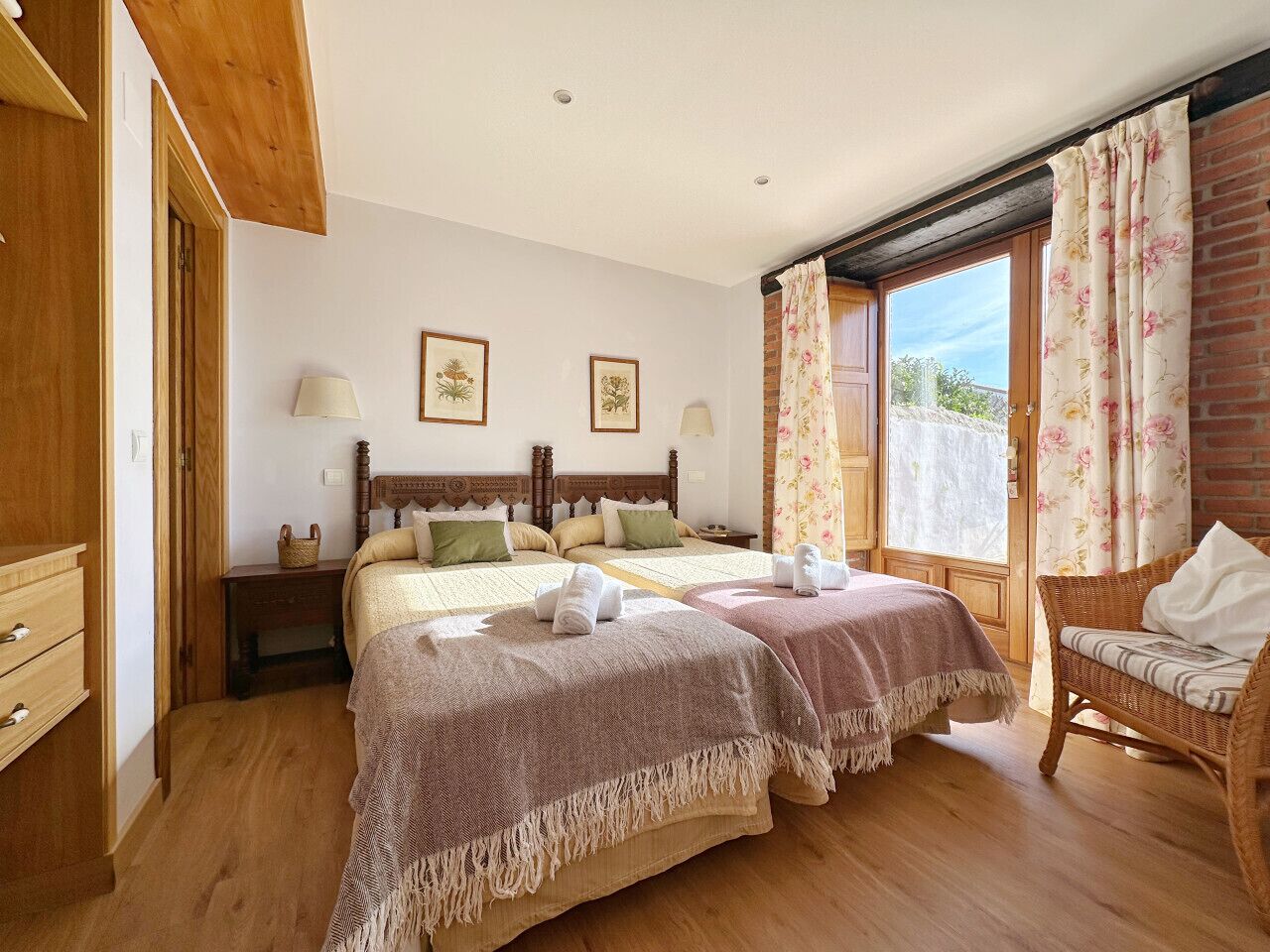 2 slaapkamers, een strijkplank/strijkijzer, gratis wifi, beddengoed