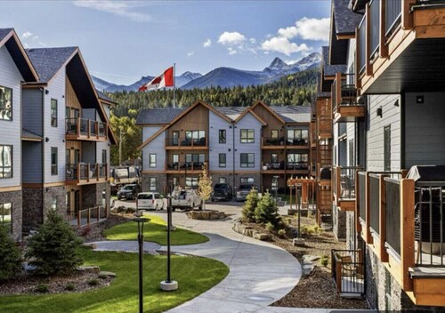 Luxury 1 Bed|Mountain Views |Heated Pool & Hot Tub