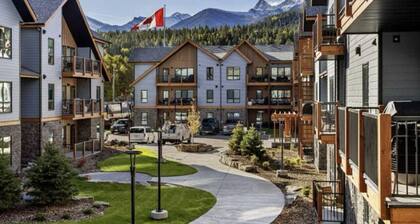 Luxury 1 Bed|Mountain Views |Heated Pool & Hot Tub
