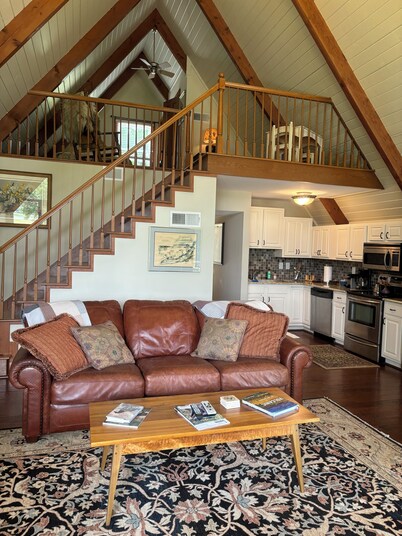 Charming Lakefront Cottage in Kernersville - Relax with nature!
