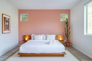 6 室のベッドルーム、デスク、アイロン / アイロン台、旅行用ベビーベッド