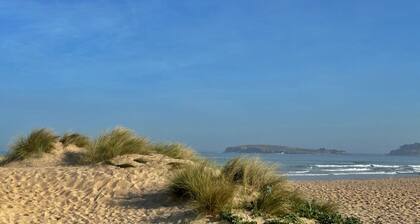 Cozy Tourist Apartment in Somo, Ideal for Families.