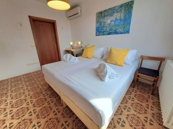 3 chambres, fer et planche à repasser, Wi-Fi, draps fournis