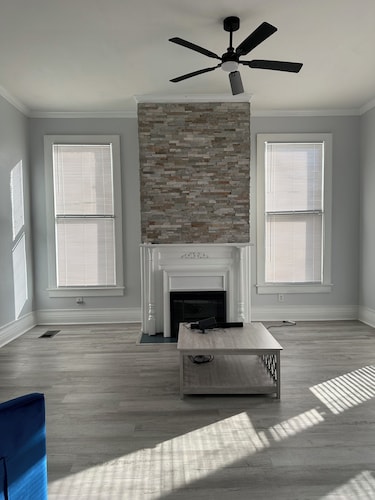 Spacious 4-bedroom house in delightful Mobile with WiFi, AC