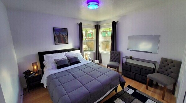 1 bedroom, iron/ironing board, WiFi, bed sheets - Cozy house in charming Dunsmuir with AC and WiFi 2 (Dunsmuir)