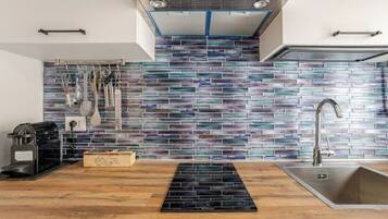 Kühlschrank, Ofen, Herdplatte, Wasserkocher